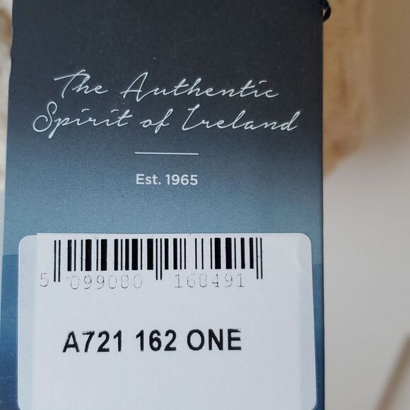 NWT ARAN WOOLEN MILLS Irish Merino Wool Pocket Scarf Wooden buttons Shawl Cream - Picture 6 of 11